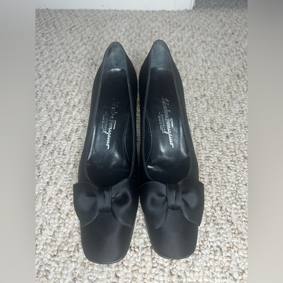 Salvatore Ferragamo Satin Bow Heels size 7.5 - Picture 2 of 9